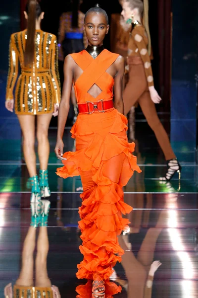Look 16